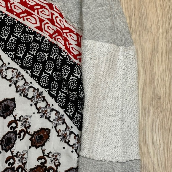 Free People Del Ray Sweater XS Gray Distressed Frayed Oversized Bohemian EUC - Picture 3 of 4